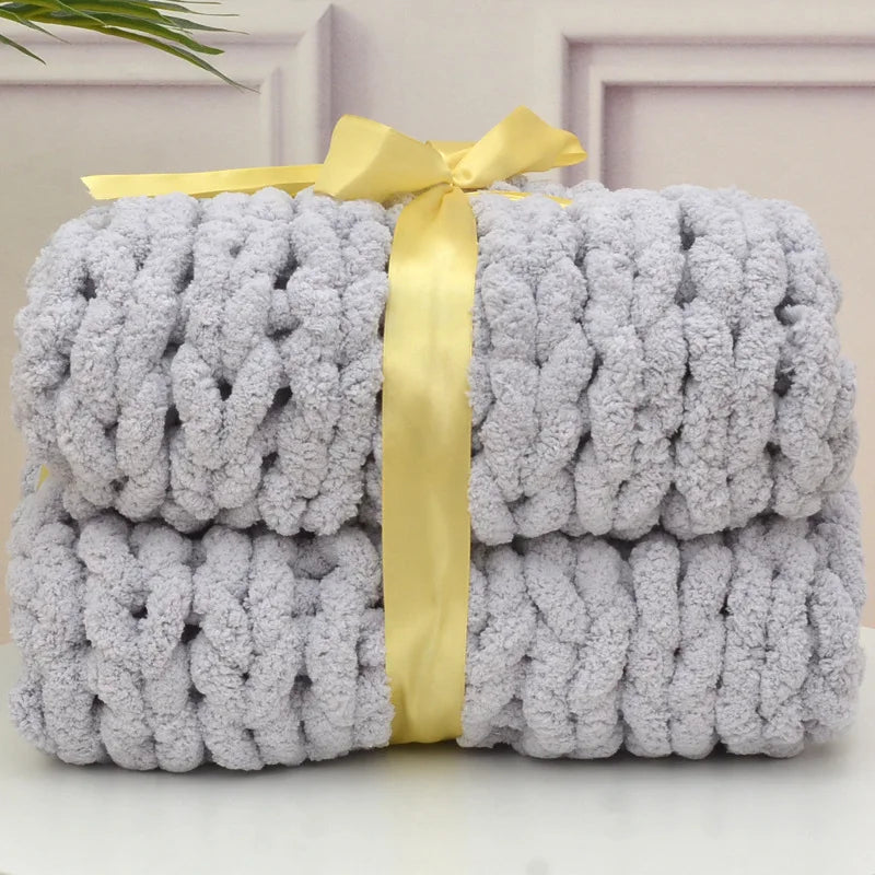 Handcrafted Chunky Knitted Blanket in Coarse Wool - Thick Chenille Woven Blanket for Sofas and Photography Props