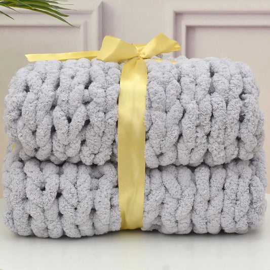 Handcrafted Chunky Knitted Blanket in Coarse Wool - Thick Chenille Woven Blanket for Sofas and Photography Props