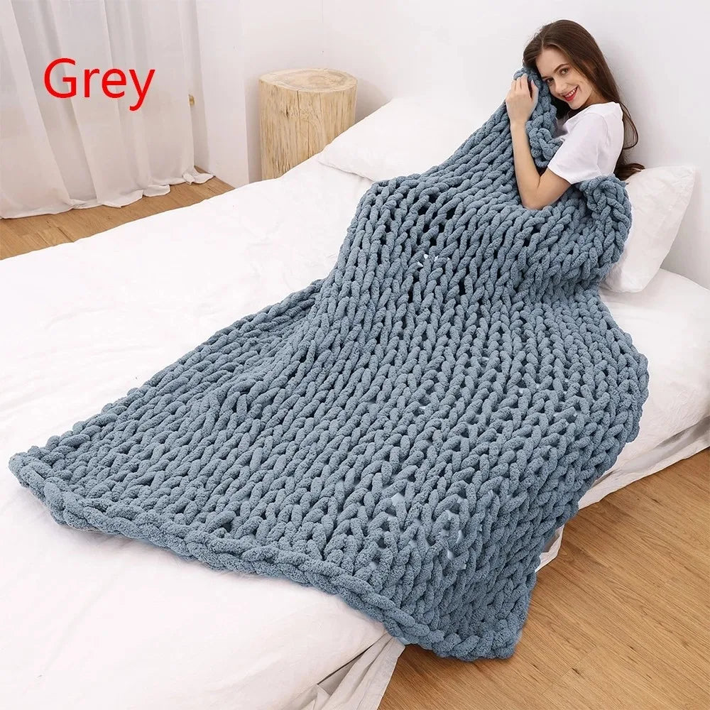 Handcrafted Chunky Knitted Blanket in Coarse Wool - Thick Chenille Woven Blanket for Sofas and Photography Props