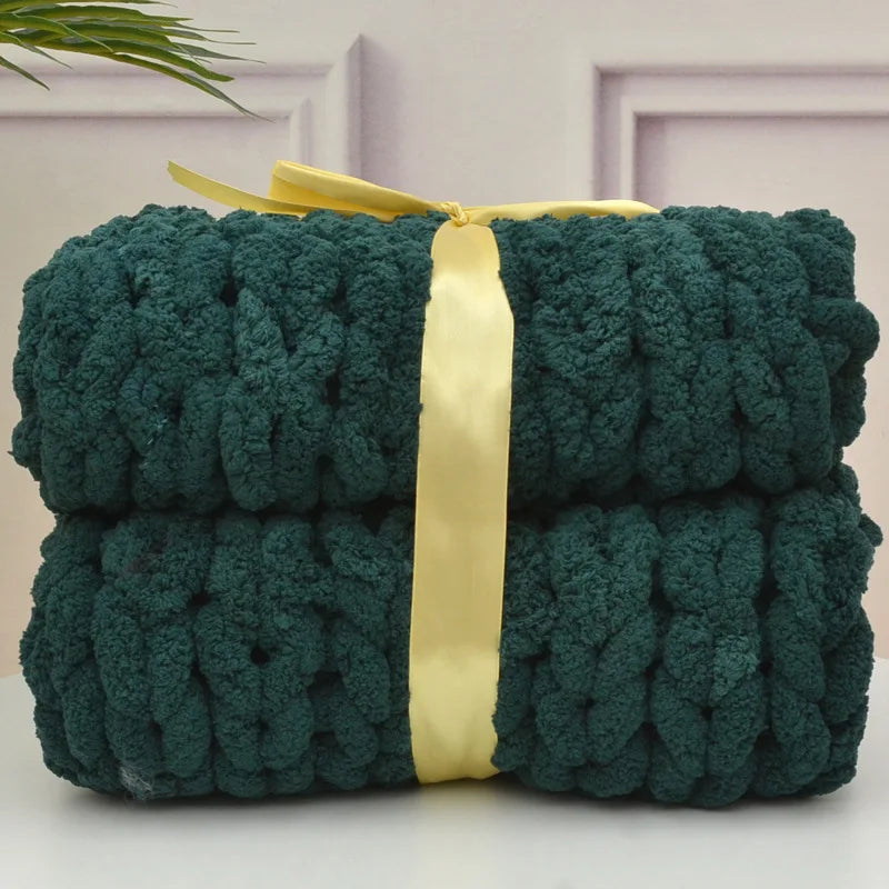 Handcrafted Chunky Knitted Blanket in Coarse Wool - Thick Chenille Woven Blanket for Sofas and Photography Props