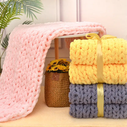Handcrafted Chunky Knitted Blanket in Coarse Wool - Thick Chenille Woven Blanket for Sofas and Photography Props
