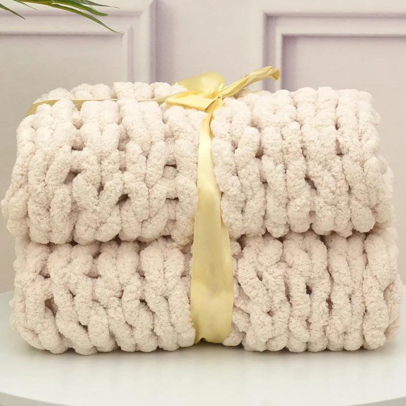 Handcrafted Chunky Knitted Blanket in Coarse Wool - Thick Chenille Woven Blanket for Sofas and Photography Props