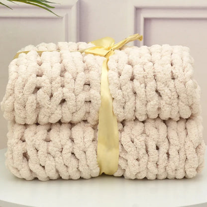 Handcrafted Chunky Knitted Blanket in Coarse Wool - Thick Chenille Woven Blanket for Sofas and Photography Props